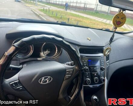 Хендай Соната 2013 в Киеве на Automoto.ua Серый Хендай Соната, объемом двигателя 2 л и пробегом 670 тыс. км за 4900 $, фото 8 на Automoto.ua