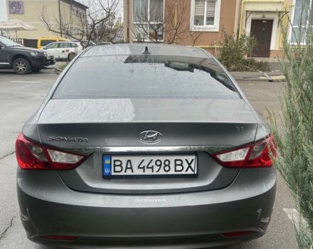 Серый Хендай Соната, объемом двигателя 2.4 л и пробегом 270 тыс. км за 7800 $, фото 2 на Automoto.ua