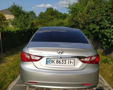 Сірий Хендай Соната, об'ємом двигуна 2 л та пробігом 195 тис. км за 9800 $, фото 2 на Automoto.ua