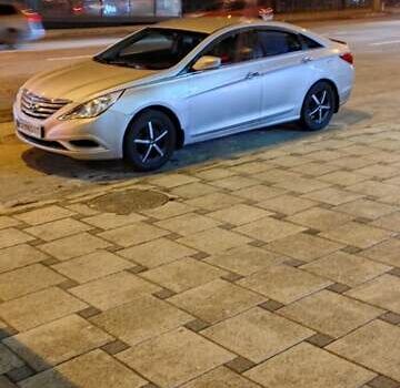 Серый Хендай Соната, объемом двигателя 2 л и пробегом 320 тыс. км за 7500 $, фото 1 на Automoto.ua