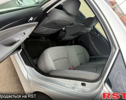 Сірий Хендай Соната, об'ємом двигуна 2.4 л та пробігом 183 тис. км за 9000 $, фото 7 на Automoto.ua