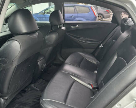 Серый Хендай Соната, объемом двигателя 2 л и пробегом 231 тыс. км за 7300 $, фото 15 на Automoto.ua