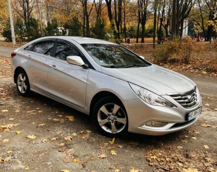 Серый Хендай Соната, объемом двигателя 2 л и пробегом 400 тыс. км за 6800 $, фото 1 на Automoto.ua