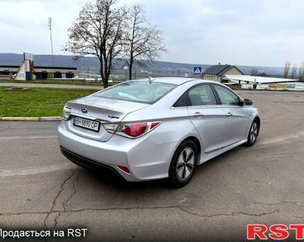 Сірий Хендай Соната, об'ємом двигуна 2.4 л та пробігом 183 тис. км за 9000 $, фото 1 на Automoto.ua