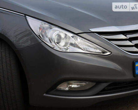 Серый Хендай Соната, объемом двигателя 2.36 л и пробегом 165 тыс. км за 9000 $, фото 2 на Automoto.ua