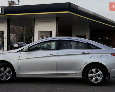 Серый Хендай Соната, объемом двигателя 2 л и пробегом 363 тыс. км за 6700 $, фото 1 на Automoto.ua