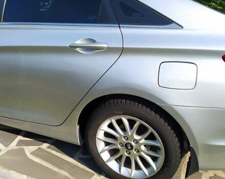 Сірий Хендай Соната, об'ємом двигуна 2 л та пробігом 195 тис. км за 9800 $, фото 1 на Automoto.ua