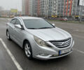 Серый Хендай Соната, объемом двигателя 2 л и пробегом 373 тыс. км за 7300 $, фото 2 на Automoto.ua