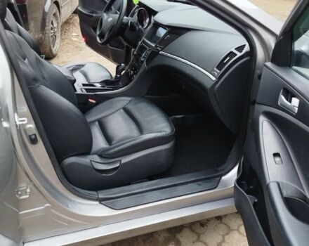 Серый Хендай Соната, объемом двигателя 2 л и пробегом 270 тыс. км за 8800 $, фото 10 на Automoto.ua