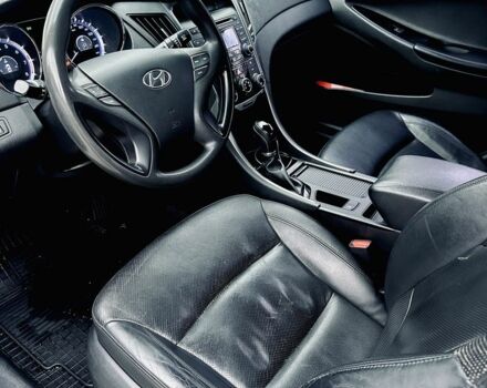 Сірий Хендай Соната, об'ємом двигуна 2 л та пробігом 305 тис. км за 6900 $, фото 9 на Automoto.ua