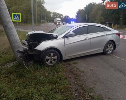 Сірий Хендай Соната, об'ємом двигуна 2 л та пробігом 320 тис. км за 3100 $, фото 4 на Automoto.ua