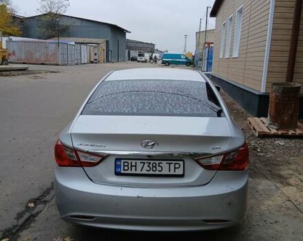 Серый Хендай Соната, объемом двигателя 2 л и пробегом 296 тыс. км за 10900 $, фото 1 на Automoto.ua