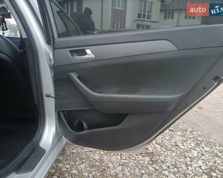 Сірий Хендай Соната, об'ємом двигуна 2 л та пробігом 360 тис. км за 8300 $, фото 11 на Automoto.ua