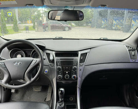 Сірий Хендай Соната, об'ємом двигуна 2 л та пробігом 280 тис. км за 8200 $, фото 23 на Automoto.ua