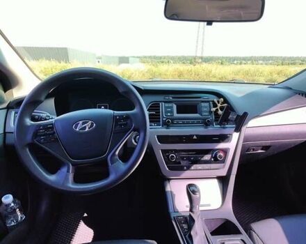 Сірий Хендай Соната, об'ємом двигуна 2 л та пробігом 230 тис. км за 9999 $, фото 25 на Automoto.ua