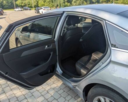 Сірий Хендай Соната, об'ємом двигуна 2 л та пробігом 360 тис. км за 10000 $, фото 6 на Automoto.ua