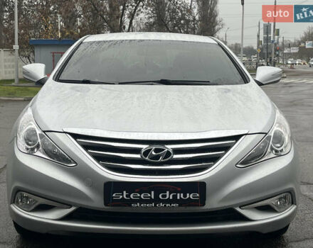 Серый Хендай Соната, объемом двигателя 2 л и пробегом 299 тыс. км за 8299 $, фото 1 на Automoto.ua