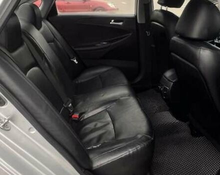 Серый Хендай Соната, объемом двигателя 2 л и пробегом 192 тыс. км за 8400 $, фото 9 на Automoto.ua