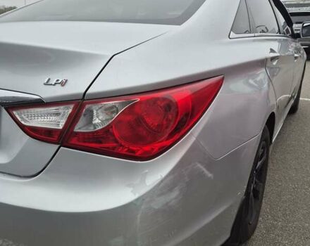 Серый Хендай Соната, объемом двигателя 2 л и пробегом 246 тыс. км за 6800 $, фото 13 на Automoto.ua