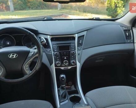 Серый Хендай Соната, объемом двигателя 2.36 л и пробегом 107 тыс. км за 8500 $, фото 7 на Automoto.ua