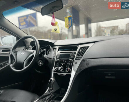 Серый Хендай Соната, объемом двигателя 2 л и пробегом 299 тыс. км за 8299 $, фото 9 на Automoto.ua