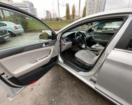 Серый Хендай Соната, объемом двигателя 2.4 л и пробегом 150 тыс. км за 7800 $, фото 6 на Automoto.ua