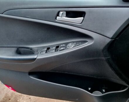 Серый Хендай Соната, объемом двигателя 2 л и пробегом 270 тыс. км за 8800 $, фото 8 на Automoto.ua