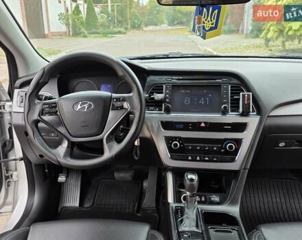 Сірий Хендай Соната, об'ємом двигуна 2 л та пробігом 255 тис. км за 9200 $, фото 35 на Automoto.ua