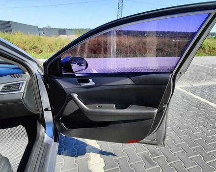 Сірий Хендай Соната, об'ємом двигуна 2 л та пробігом 230 тис. км за 9999 $, фото 29 на Automoto.ua