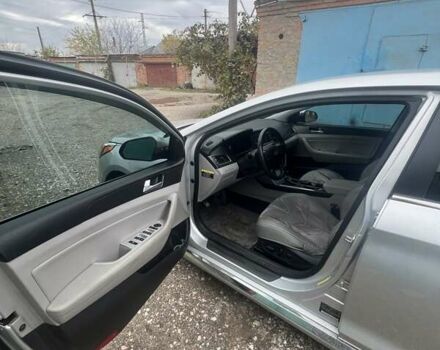 Сірий Хендай Соната, об'ємом двигуна 2.36 л та пробігом 118 тис. км за 9700 $, фото 6 на Automoto.ua