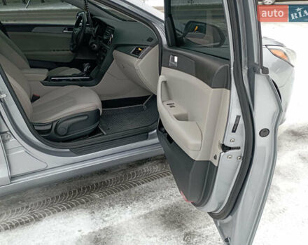 Сірий Хендай Соната, об'ємом двигуна 2.36 л та пробігом 200 тис. км за 7700 $, фото 5 на Automoto.ua