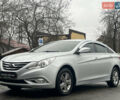 Серый Хендай Соната, объемом двигателя 2 л и пробегом 299 тыс. км за 8299 $, фото 1 на Automoto.ua