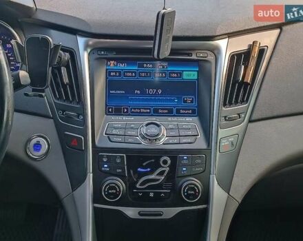 Сірий Хендай Соната, об'ємом двигуна 2.4 л та пробігом 207 тис. км за 11290 $, фото 17 на Automoto.ua