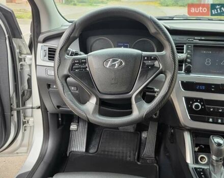 Сірий Хендай Соната, об'ємом двигуна 2 л та пробігом 255 тис. км за 9200 $, фото 34 на Automoto.ua