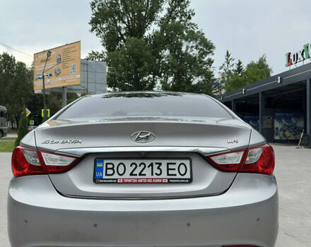 Сірий Хендай Соната, об'ємом двигуна 2 л та пробігом 280 тис. км за 8200 $, фото 2 на Automoto.ua