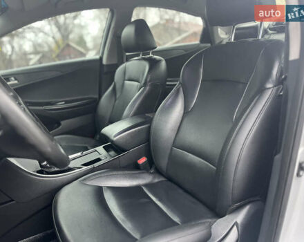 Серый Хендай Соната, объемом двигателя 2 л и пробегом 299 тыс. км за 8299 $, фото 7 на Automoto.ua