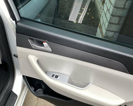 Серый Хендай Соната, объемом двигателя 2.36 л и пробегом 135 тыс. км за 10400 $, фото 15 на Automoto.ua