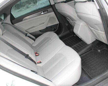 Серый Хендай Соната, объемом двигателя 2.4 л и пробегом 170 тыс. км за 9500 $, фото 6 на Automoto.ua