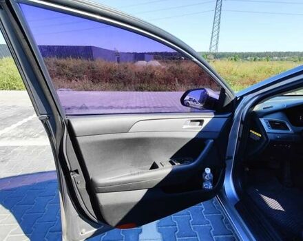 Сірий Хендай Соната, об'ємом двигуна 2 л та пробігом 230 тис. км за 9999 $, фото 5 на Automoto.ua