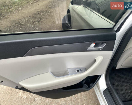 Серый Хендай Соната, объемом двигателя 2.36 л и пробегом 135 тыс. км за 10400 $, фото 8 на Automoto.ua