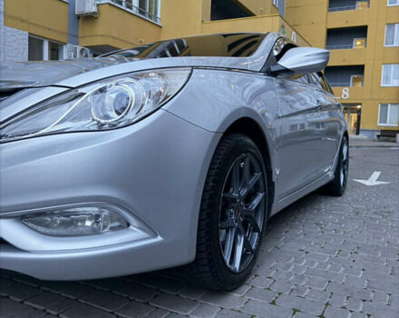 Серый Хендай Соната, объемом двигателя 2 л и пробегом 320 тыс. км за 6999 $, фото 2 на Automoto.ua