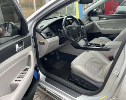 Серый Хендай Соната, объемом двигателя 2.4 л и пробегом 136 тыс. км за 10800 $, фото 6 на Automoto.ua