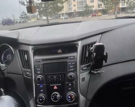 Серый Хендай Соната, объемом двигателя 2 л и пробегом 192 тыс. км за 8400 $, фото 10 на Automoto.ua