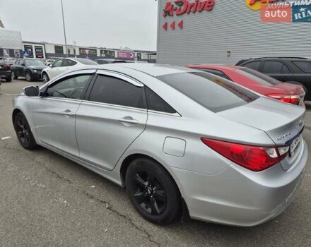 Серый Хендай Соната, объемом двигателя 2 л и пробегом 246 тыс. км за 6800 $, фото 11 на Automoto.ua