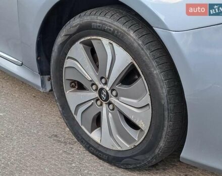 Сірий Хендай Соната, об'ємом двигуна 2.4 л та пробігом 207 тис. км за 11290 $, фото 6 на Automoto.ua