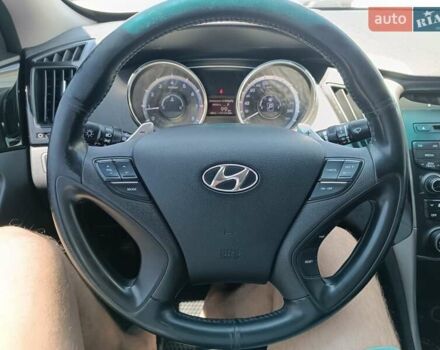 Сірий Хендай Соната, об'ємом двигуна 2.36 л та пробігом 174 тис. км за 11400 $, фото 19 на Automoto.ua