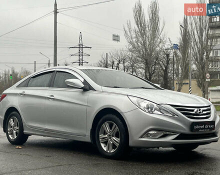 Серый Хендай Соната, объемом двигателя 2 л и пробегом 299 тыс. км за 8299 $, фото 2 на Automoto.ua