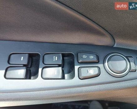 Сірий Хендай Соната, об'ємом двигуна 2.36 л та пробігом 174 тис. км за 11400 $, фото 21 на Automoto.ua