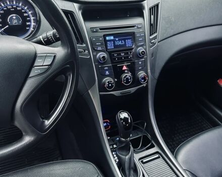 Сірий Хендай Соната, об'ємом двигуна 2 л та пробігом 305 тис. км за 6900 $, фото 8 на Automoto.ua