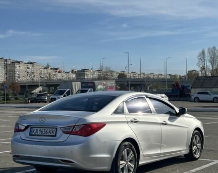 Сірий Хендай Соната, об'ємом двигуна 2 л та пробігом 350 тис. км за 6800 $, фото 4 на Automoto.ua